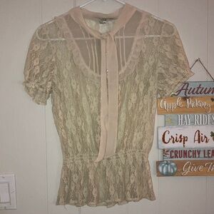 Forever 21 ivory lace peplum top